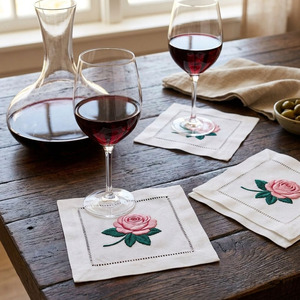 Serviette de cocktail personnalisée en lin brodé main, motif rose rose, 6x6 pouces, durable, réutilisable, avec ourlet festonné, pour événements domestiques et boissons - Product Image 2