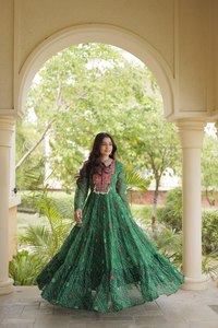 Vestido de Fiesta Indio Especial para Navratri, Diseño Exclusivo de Primera Calidad, Alta Demanda en Exportación - Product Image 5