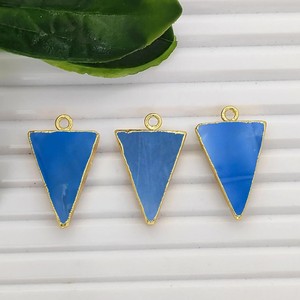 Charmes en opale bleue triangulaire, pendentifs plaqués or pour la fabrication de bijoux DIY - Product Image 1