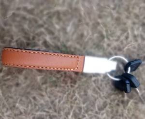 Porte-clés en cuir avec fermoir métallique durable pour hommes et femmes - Product Image 3