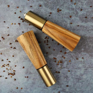 Juego de Salero y Pimentero de Madera de Acacia Premium y Dorado, Elegante Juego de Especieros de Madera Cónicos para Decoración de Cocina - Product Image 1