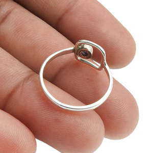 แหวนเงินแท้ 925 คุณภาพสูง ประดับด้วยพลอยออนิกซ์สีดำทรงกลมธรรมชาติ ดีไซน์เปิดทรงสี่เหลี่ยม สไตล์โบฮีเมียน - Product Image 4