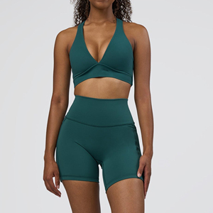 Conjunto Deportivo para Mujer con Sujetador Deportivo Cruzado con Escote en V Profundo, Shorts de Cintura Alta sin Costuras, Color Sólido, Transpirable y de Secado Rápido para Yoga y Fitness - Product Image 5