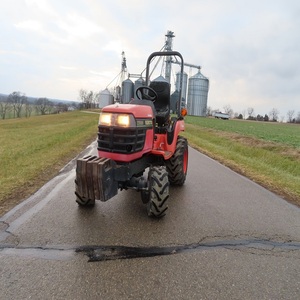 รถแทรกเตอร์ขนาดเล็ก 45 แรงม้า ขับเคลื่อน 4 ล้อ ใช้เครื่องยนต์ดีเซล พร้อมปั๊มหลักและชุดเกียร์ สำหรับงานปลูกพืชสวนและเกษตรกรรม - Product Image 1