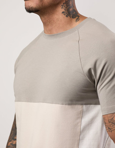 Conjunto de camiseta y pantalones cortos de lujo con paneles en contraste, transpirables y de secado rápido para hombre – Conjunto deportivo de 2 piezas cómodo y que absorbe la humedad - Product Image 3