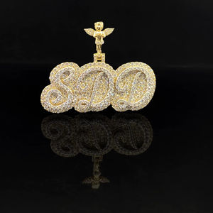 Pendentif Hip Hop personnalisé en alliage plaqué or avec diamants CZ glacés - Product Image 1