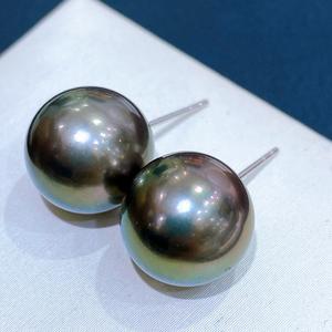 Fabricant en gros de boucles d'oreilles en perles d'or vert paon de 10 à 11 mm avec boîte cadeau personnalisée à la mode - Product Image 1