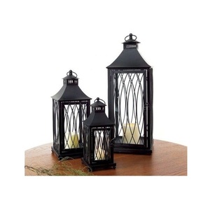 Farol de metal refinado diseñado para arreglos decorativos elegantes en patios, interiores y entornos de eventos. - Product Image 2