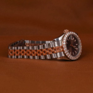 Montre de luxe personnalisée Vanguard VVS Moissanite en or rose, entièrement sertie de pierres, boîtier tonneau incurvé, avec indicateur Cyber Baguette et maillons - Product Image 3