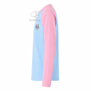Camiseta Raglán Gamma Phi Delta para Mujer, Bordada, Casual, Rosa y Azul en Contraste, Manga Larga, con Escudo Bordado y Bloques de Color - Product Image 3