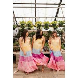 Vestido Maxi Casual de Verano Caribbean Crush, Ligero, de Rayón, con Capas, Ecológico, Transpirable, con Cuello en V - Product Image 4