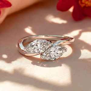Anillo de Diamante Moissanite Toi Et Moi con Corte Marquise en Plata 925, Estilo Original para Mujer, Regalo de Aniversario para Amigas - Product Image 1