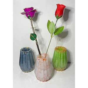 Vase en résine design contemporain pour la décoration intérieure - Product Image 1