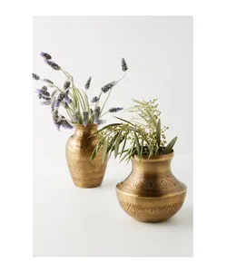 Vase à fleurs en métal sur le thème royal, doré, pour décorer les maisons, ajoutant de l'élégance avec des arrangements floraux colorés. Élégant. - Product Image 3