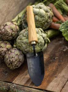 Truelle et fourche de jardinage de style vintage moderne, forgées à la main, avec manches en bois foncé pour le creusement - Product Image 4