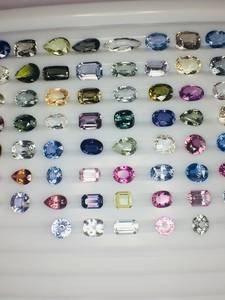Pierres de saphir naturel multicolores de qualité AAA, non chauffées et non traitées, avec une excellente brillance et une couleur exceptionnelle, certifiées IGI, coupe fine. - Product Image 5