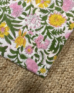 Tela de Algodón Estampada a Mano Estilo Jaipuri, Diseño Floral Hecho a Mano, Tela para Confección de Vestidos, para Cortinas, Niñas y Niños - Product Image 3