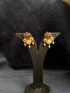 Parure de bijoux indiens faits à la main en laiton rose et vert, avec perles plaquées or et strass, motif floral, pour femme, idéale pour les fêtes - Product Image 4