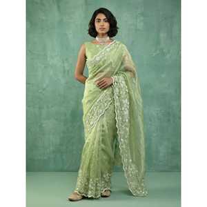 Sari en soie pure Chanda Elite Weaves avec broderie florale élégante, travail Schiffli Resham Zari et bordure ajourée pour mariages - Product Image 6