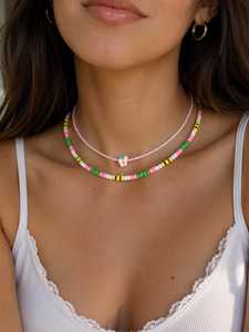 Collar de cuentas multicolor en capas con dije de arcilla polimérica de manzana, gargantilla de verano para mujer, joyería casual para la playa, cadena para el cuello - Product Image 1