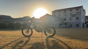 Motocicleta Eléctrica Todoterreno Surron Light Bee X 8000W, Color Negro Desierto Marrón, Tuttio Soliel 01dirt - Product Image 4