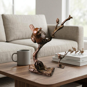 Sculpture d'oiseau en laiton artisanal sur branche, figurine d'oiseau chanteur détaillée, finition laiton antique, statue d'oiseau en métal, décoration de faune. - Product Image 6
