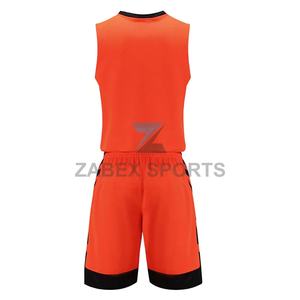 Maillot et short de basketball personnalisés style professionnel par sublimation – Ensembles d'uniformes de club respirants sur mesure pour équipes - Product Image 3