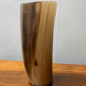 Artisanat naturel fait main, coupe à boire en agate sculptée à la main, verre à shot Viking, coupes en corne - Product Image 1