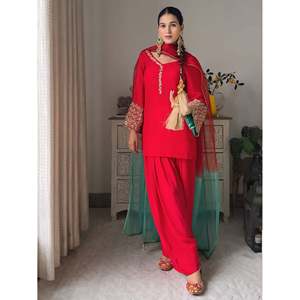 Bel ensemble haut-bas et design Dupatta pour femmes pour les fêtes pour les occasions formelles et décontractées - Product Image 3