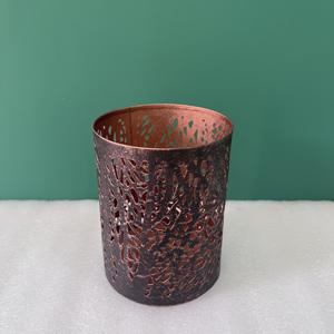 Lanterne rustique en fer forgé faite à la main, porte-bougie décoratif gravé pour bougies votives et chauffe-plat, idéal pour la décoration de la maison et des tables de mariage - Product Image 1