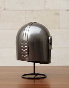 Casco de Metal Beskar Estilo Mandaloriano Hecho a Mano para Cosplay de Ciencia Ficción, Armadura de Exhibición, Regalo, Antiguo Moderno Grabado - Product Image 3
