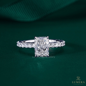 Anillo de Compromiso con Halo Oculto de Corte Radiante, Anillo de Boda de Oro Blanco con Diamantes Pavé para Mujer, 2.74 CT, Diamante Cultivado en Laboratorio con Certificación IGI - Product Image 1