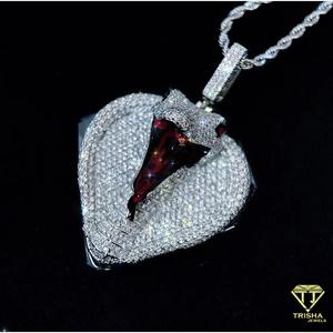 Pendentif Cœur Personnalisé en Argent Sterling 925 avec Diamant de Laboratoire Rouge Central Pavé Glacé, Breloque Collier Hip Hop - Product Image 2