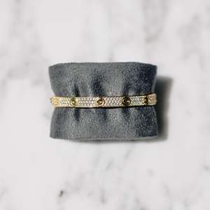 Pulsera de tenis de moissanita chapada en oro de 18 quilates de lujo, corte brillante redondo, diseño de tornillo, engaste de canal, unisex, para uso diario - Product Image 1