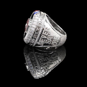 Bague de fiançailles de luxe en argent plaqué avec pierre précieuse Moissanite Royal Ice Crown King, 0,5 carat DEF - Product Image 4