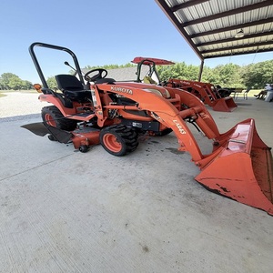 Tractor Profesional Kubota LX2620, Equipo Agrícola Duradero con Operación Eficiente, Excelente Calidad de Construcción y Rendimiento - Product Image 3