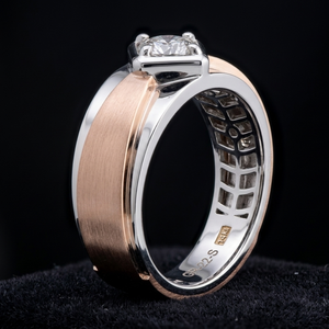Bague de fiançailles et de mariage personnalisée OEM pour homme, solitaire en diamant de laboratoire bicolore |   Or rose blanc 14 carats plaqué rhodium certifié IGI - Product Image 3