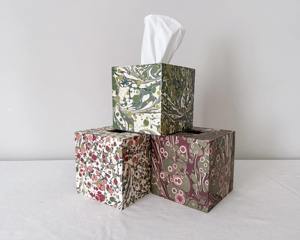 Caja de pañuelos con estampado floral vintage, perfecta para el hogar, la oficina, el dormitorio, el baño y uso decorativo en la mesa. Venta al por mayor desde India. - Product Image 6