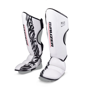 Protections de tibia MMA Mauzer à plusieurs couches avec sangle réglable pour le kickboxing, le Muay Thai et le karaté - Product Image 1