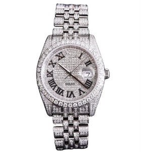 Reloj de Diamantes de Acero Inoxidable Plateado de Alta Demanda con Detalles de Cristal y Correa de Acero Inoxidable Disponible para Exportación - Product Image 1