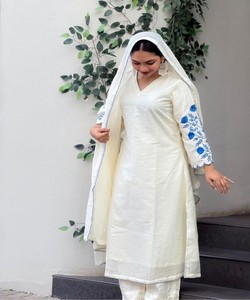 ชุดเสื้อผ้าปักลายสไตล์โรมันสุดหรู พร้อมผ้าคลุมไหล่ สำหรับงานเทศกาลและงานเลี้ยง ราคาขายส่ง สีขาวน้ำเงิน - Product Image 1