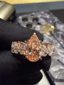 แหวนเพชรทองคำแท้ 18K ดีไซน์หรูหรา ประดับเพชรแบบหนามเตย พร้อมใบรับรอง IGI สำหรับเป็นของขวัญหมั้นหรือแต่งงานสำหรับทุกเพศ - Product Image 4