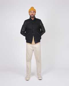 Chaqueta Varsity Premium Negra para Hombre, Estilo Clásico Bomber con Cuello Alto y Logotipo Frontal, Estilo Urbano Letterman - Product Image 5