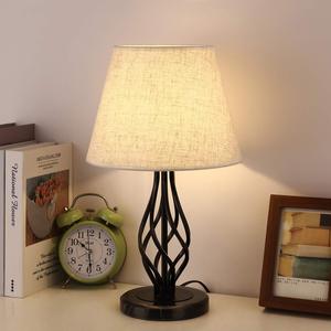 Lampe de table en fer noir écologique faite à la main KS International avec abat-jour en tissu pour la décoration de la maison, à utiliser au chevet et sur le bureau - Product Image 3