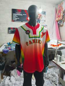 Maillot de basketball sublimé pour homme LONE MISSION, nom de l'équipe RANIE, dégradé de couleurs, col en V, manches courtes, respirant, coupe régulière, adulte. - Product Image 4