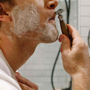 Rasoir de sécurité classique en acier inoxydable, rasoir de sûreté à double tranchant réutilisable en laiton à long manche, rasoir de sûreté à long manche pour le soin de la peau - Product Image 2