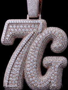 Pendentif personnalisé en forme de chiffre 3D, serti de moissanite VVS, style hip-hop, pour soirée - Product Image 1
