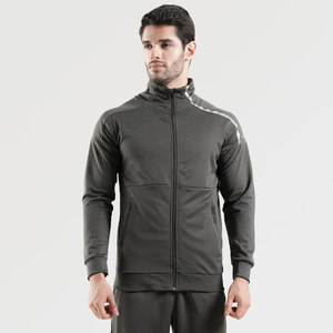 Conjunto Deportivo Premium para Hombre con Marca Personalizada para Correr y Hacer Ejercicio - Product Image 1