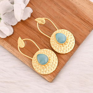 Boucles d'oreilles en laiton plaqué or avec pierre précieuse œil de chat bleue, bijoux faits à la main pour femmes, lot de 10 paires en gros - Product Image 3