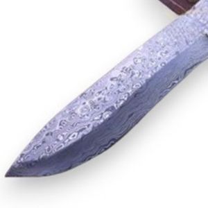 Couteaux de chasse en damas faits à la main avec une lame courbée large et polie, manche en bois brun pour le camping en pleine nature - Product Image 5